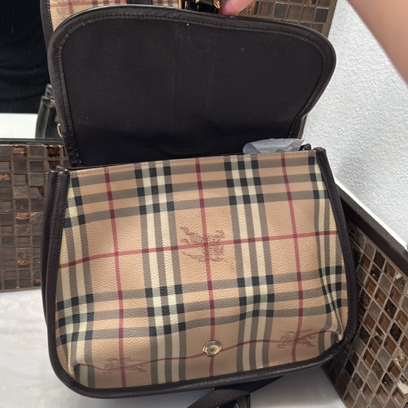 Burberry Brown Crossbody Bag with Plaid Pattern and Structured Shape - Picture 7 of 10